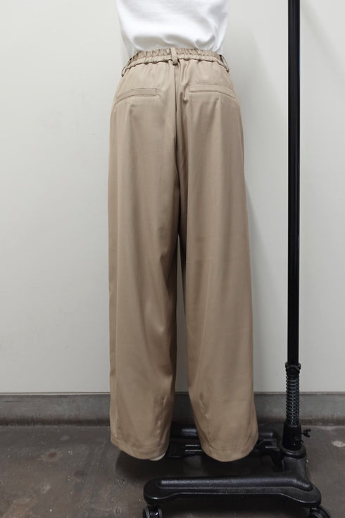 ボリュームスラックスパンツ